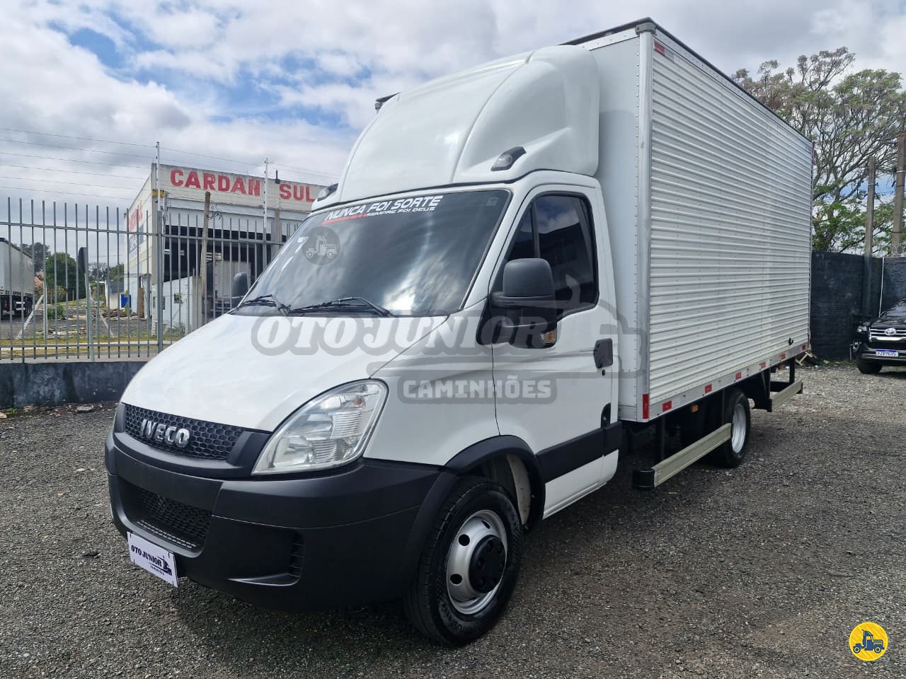 CAMINHAO IVECO DAILY 55c17 Baú Furgão 3/4 4x2 Oto Caminhões CURITIBA PARANÁ PR